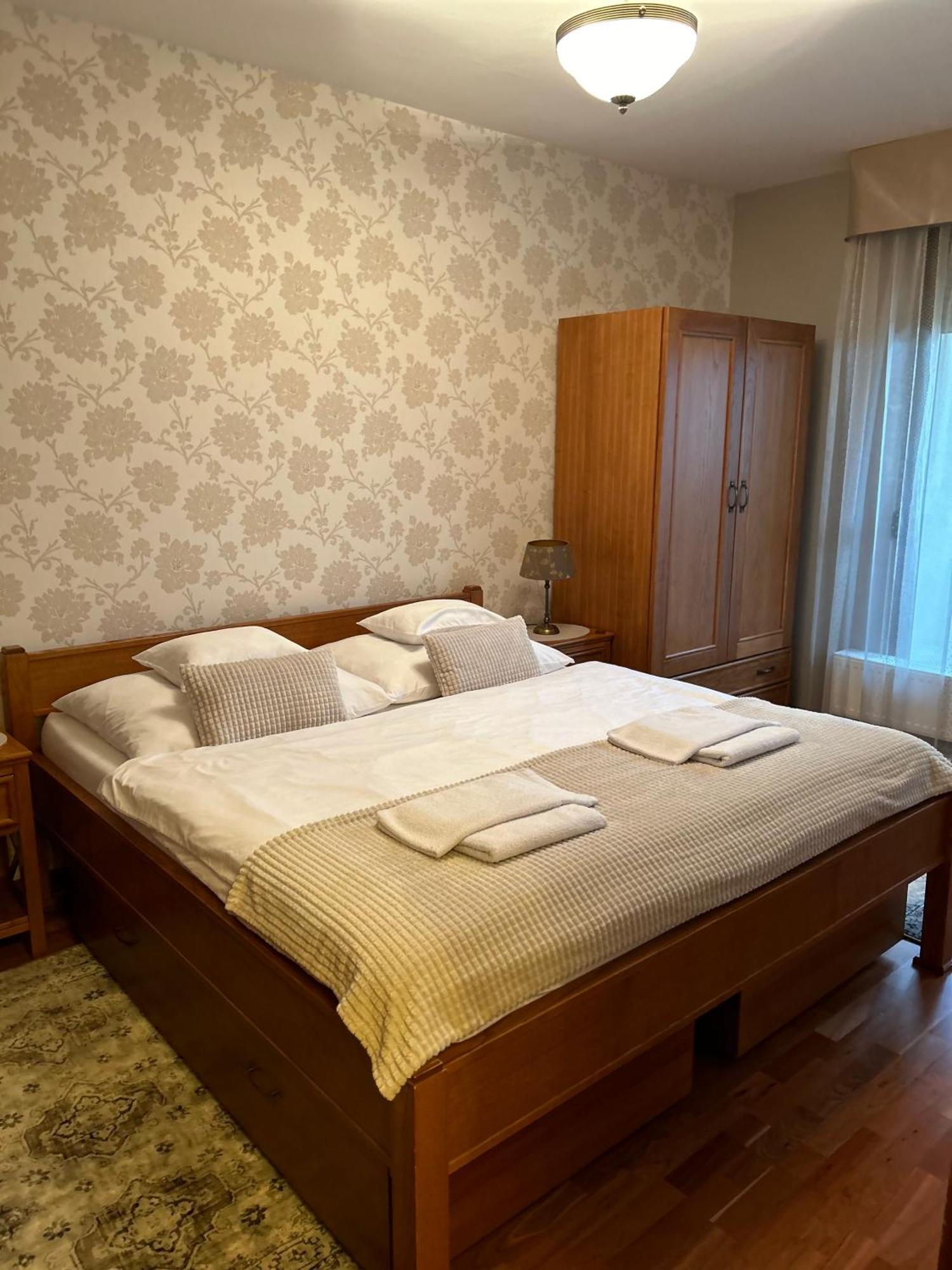 Danube Terrace Elegant With 2 Bedroom With Free Air Conditioner And Private Parking 布达佩斯 外观 照片